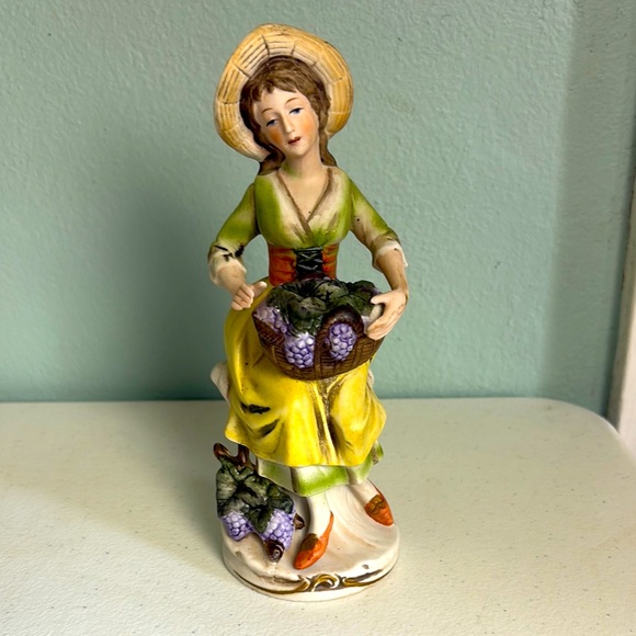 Vintage Homco Figurine Woman with Basket of Grapes 8.25” - Picture 1 of 6